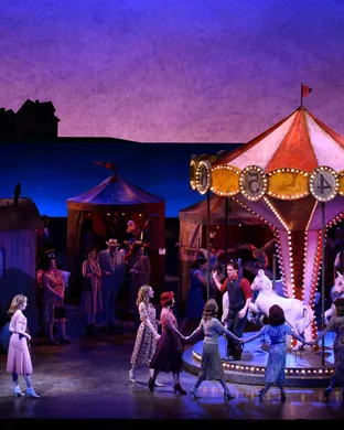 Carousel Clifton