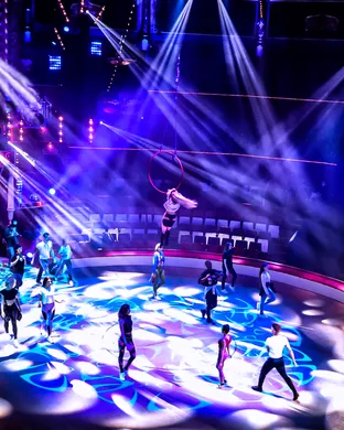 Cirque De Paris Trumbull