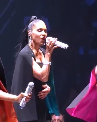 En Vogue Holmdel